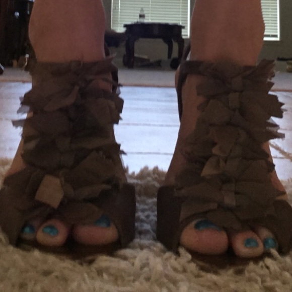 Banana Republic metallic brown heels w/bows on top - Picture 6 of 8